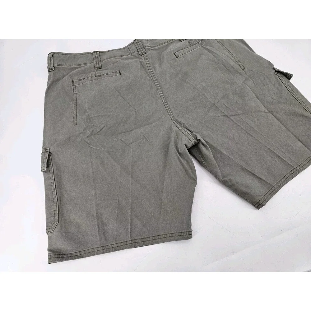 NWT Wrangle Authentics Shorts Men's Size 44‎ Cargo Pockets Outdoors Green